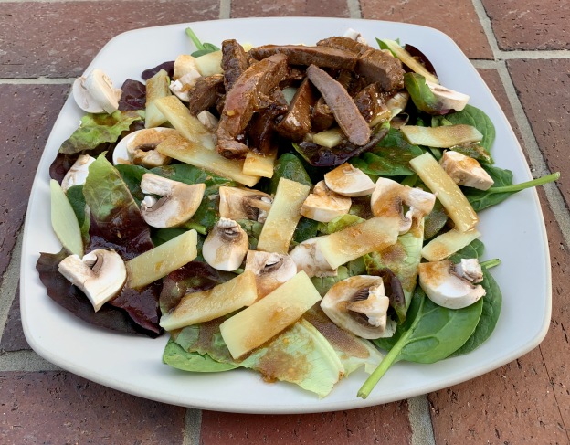 Steak salad with ginger and soy